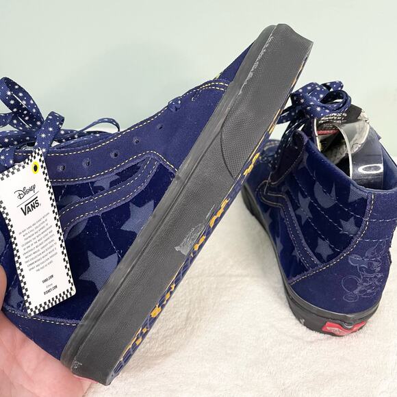 Athletic_Shoes